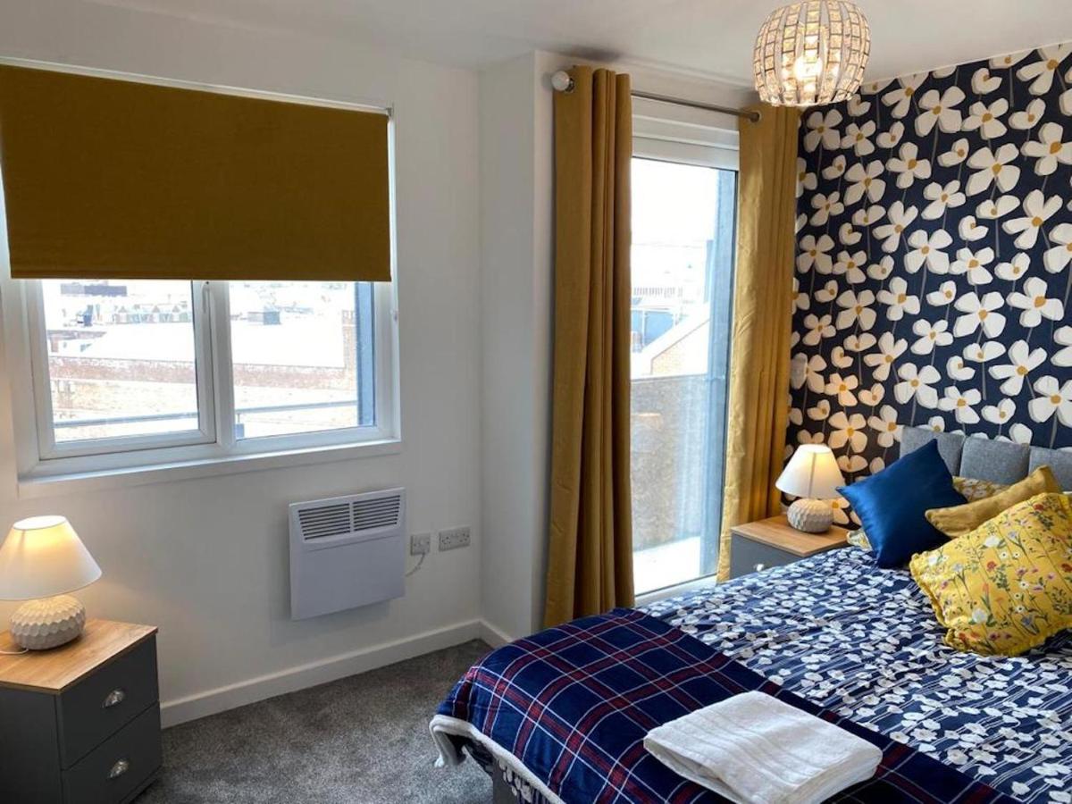 Central 2 Bed Newly Built Duplex Penthouse With Free Gated, On-Site Parking, Lift Access, Self Check-In, Super Fast Wifi, Two Cathedral View Terraces & Sleeps 6 Peterborough Exterior foto