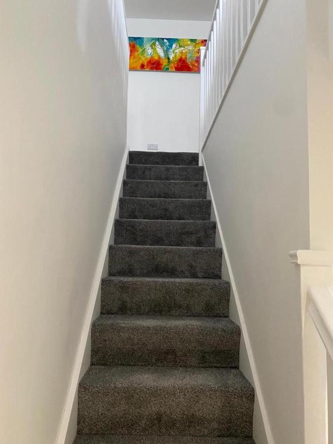 Central 2 Bed Newly Built Duplex Penthouse With Free Gated, On-Site Parking, Lift Access, Self Check-In, Super Fast Wifi, Two Cathedral View Terraces & Sleeps 6 Peterborough Exterior foto