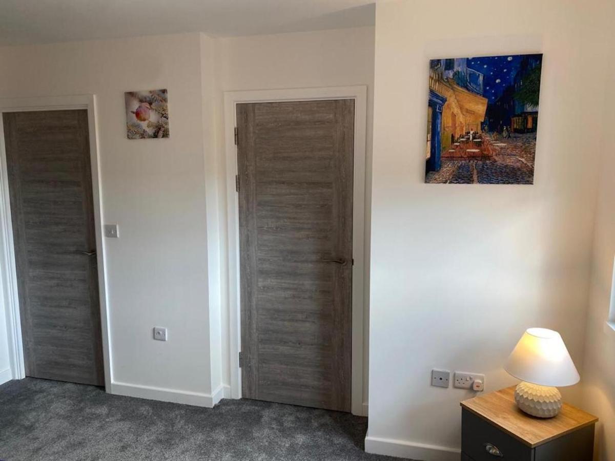 Central 2 Bed Newly Built Duplex Penthouse With Free Gated, On-Site Parking, Lift Access, Self Check-In, Super Fast Wifi, Two Cathedral View Terraces & Sleeps 6 Peterborough Exterior foto