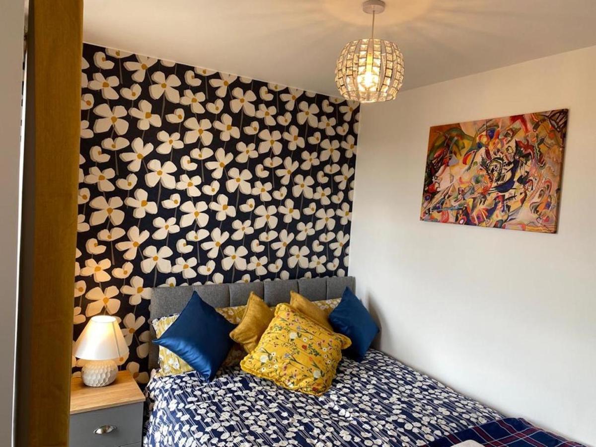 Central 2 Bed Newly Built Duplex Penthouse With Free Gated, On-Site Parking, Lift Access, Self Check-In, Super Fast Wifi, Two Cathedral View Terraces & Sleeps 6 Peterborough Exterior foto