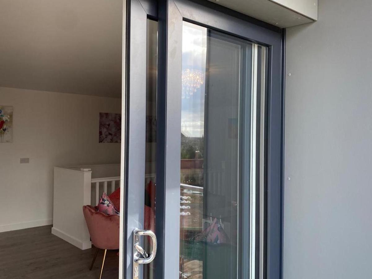 Central 2 Bed Newly Built Duplex Penthouse With Free Gated, On-Site Parking, Lift Access, Self Check-In, Super Fast Wifi, Two Cathedral View Terraces & Sleeps 6 Peterborough Exterior foto