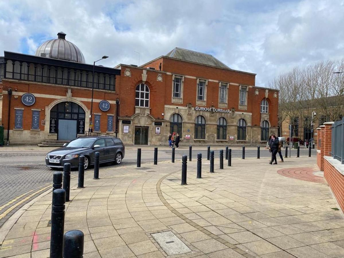 Central 2 Bed Newly Built Duplex Penthouse With Free Gated, On-Site Parking, Lift Access, Self Check-In, Super Fast Wifi, Two Cathedral View Terraces & Sleeps 6 Peterborough Exterior foto