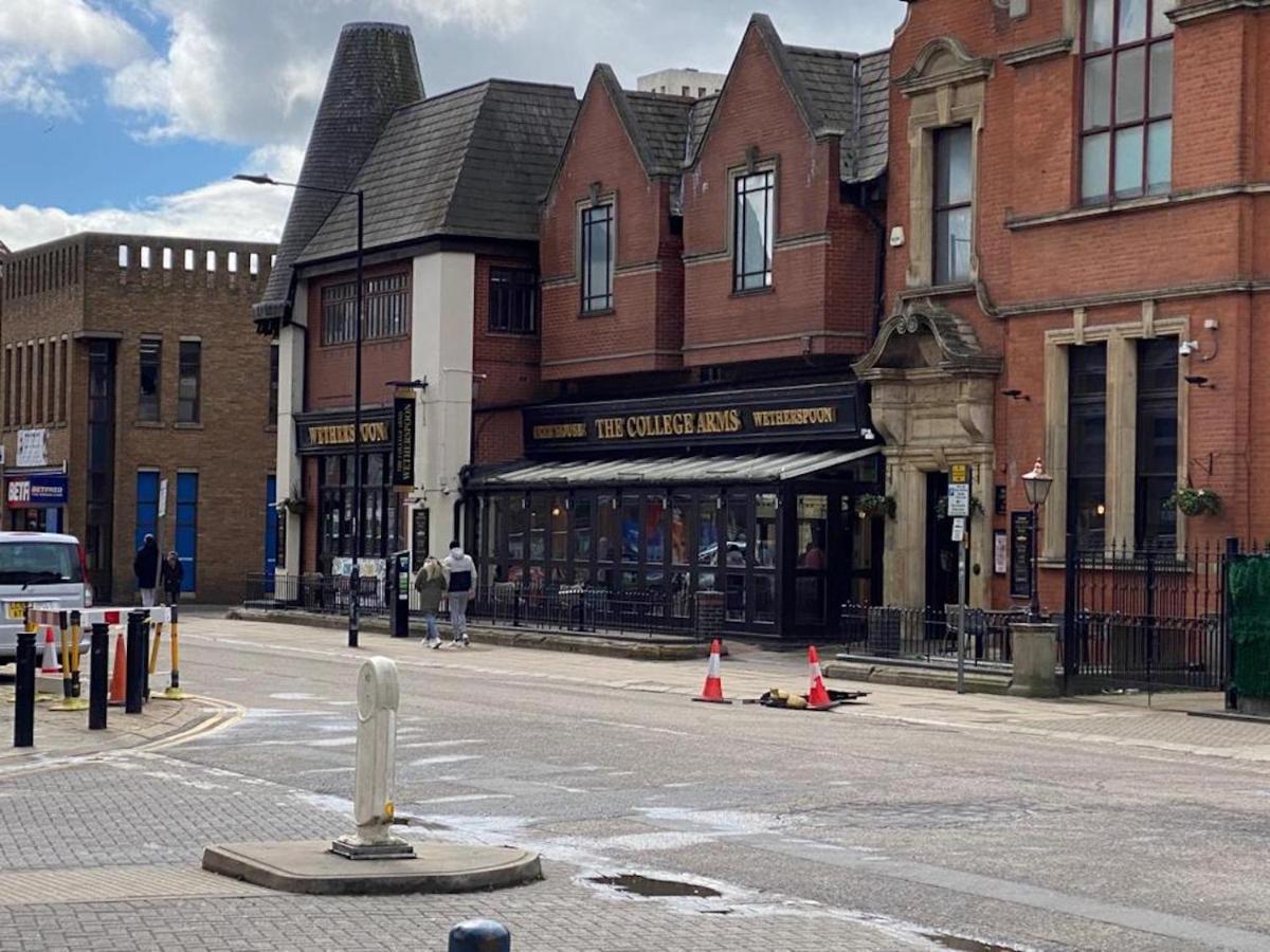 Central 2 Bed Newly Built Duplex Penthouse With Free Gated, On-Site Parking, Lift Access, Self Check-In, Super Fast Wifi, Two Cathedral View Terraces & Sleeps 6 Peterborough Exterior foto